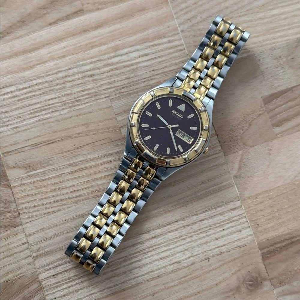 Seiko Rare Vintage Men’s Watch Burgundy Dial Two-Tone Bracelet Case Date Window